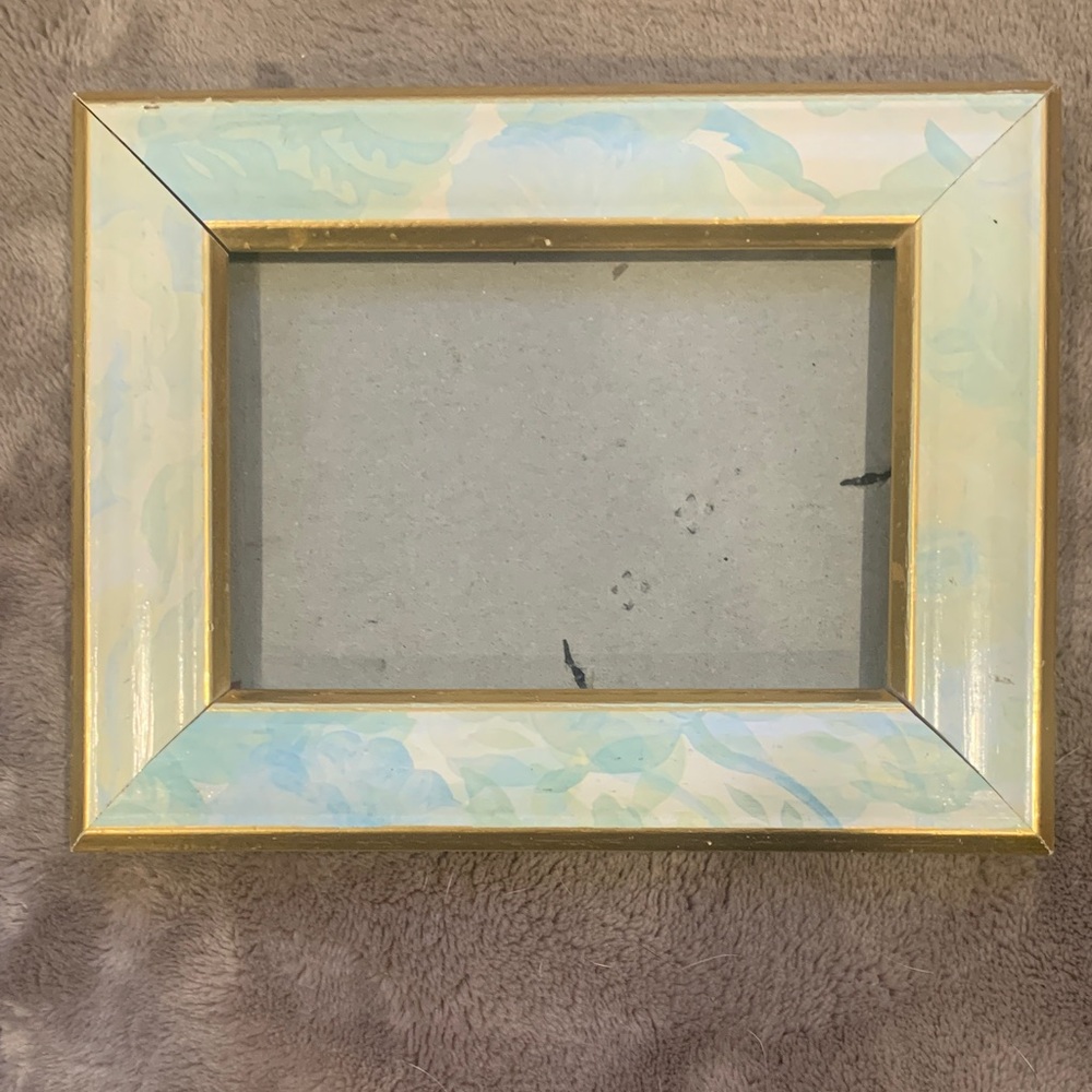 Vintage Hand-Painted Blue Pastel Decorative 4x6 Picture Frame with Gold Trim